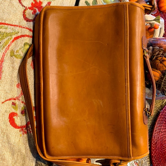 Vintage Leather COACH Briefcase. Messenger Bag. British Tan. - Picture 3 of 10